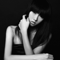 有些爱由冲动开始_意境时尚女生QQ头像