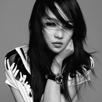 妖娆黑白女生凄美qq头像_黑白世界难分真假