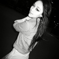 妖娆黑白女生凄美qq头像_黑白世界难分真假