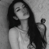 妖娆黑白女生凄美qq头像_黑白世界难分真假