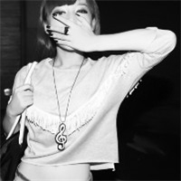 妖娆黑白女生凄美qq头像_黑白世界难分真假