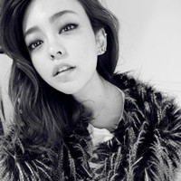 妖娆黑白女生凄美qq头像_黑白世界难分真假