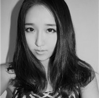 妖娆黑白女生凄美qq头像_黑白世界难分真假