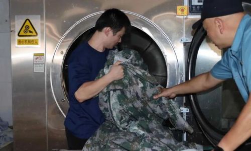 军装发霉怎么洗掉 军装发霉怎么洗掉