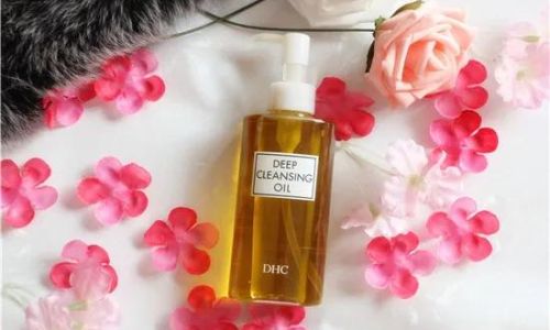 卸妆油能直接洗脸吗 卸妆油能直接洗脸吗