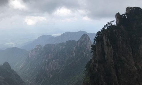 庐山与黄山哪个山更出名 庐山与黄山哪个山更出名