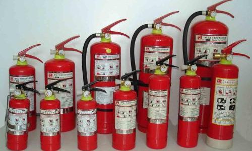 灭火器最佳的使用位置应当处于 灭火器最佳的使用位置应当处于