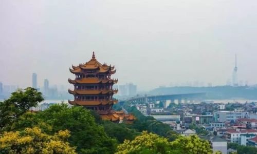 黄鹤一去不复返白云千载空悠悠的意思 黄鹤一去不复返白云千载空悠悠的意思