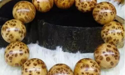 崖柏手串的盘玩方法 崖柏手串的盘玩方法