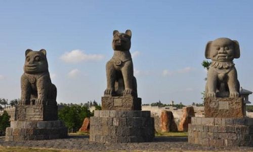 空将汉月出宫门忆君清泪如铅水的意思 空将汉月出宫门忆君清泪如铅水的意思