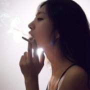 女生性感锁骨头像 长发半身有纹身